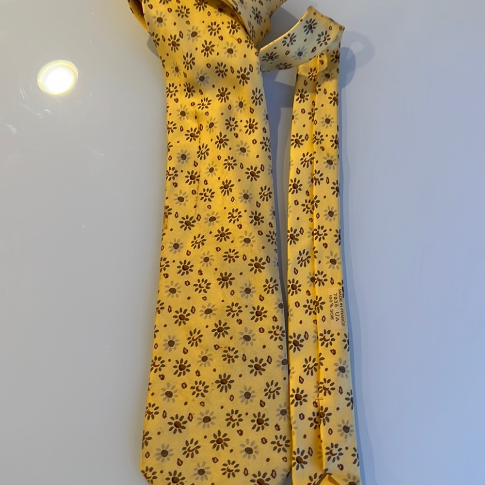 Hermes lightly used tie